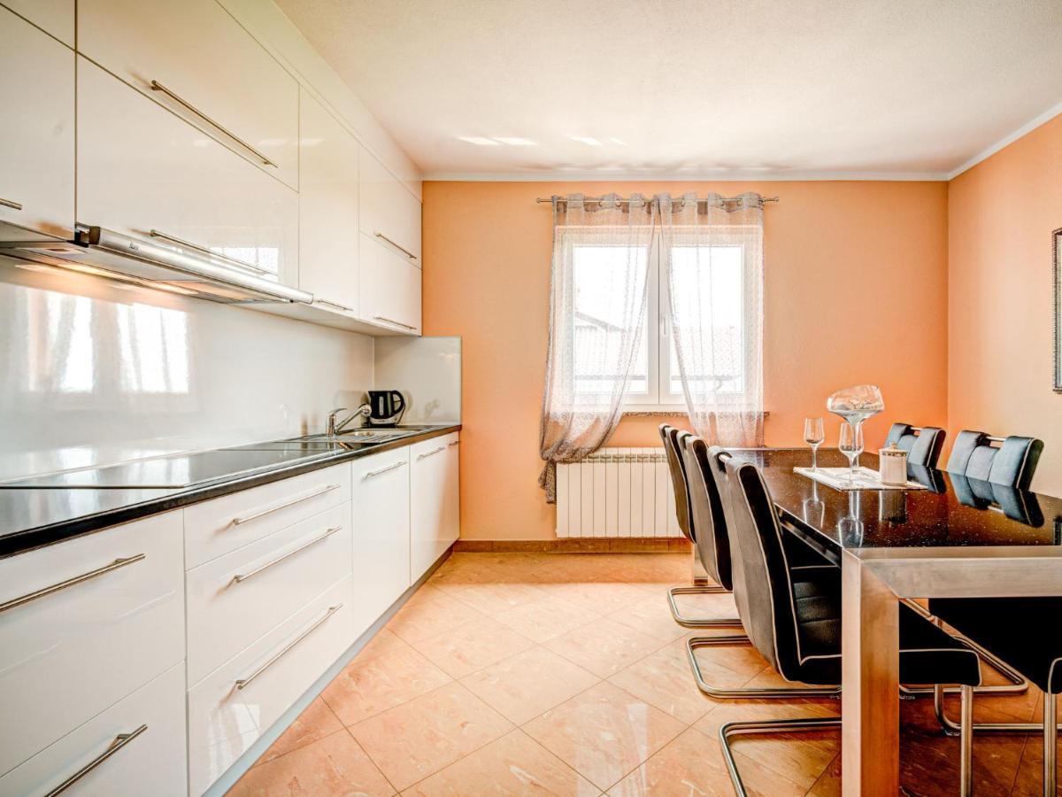 Apartment Tommy-2 By Interhome Kmeti Eksteriør bilde